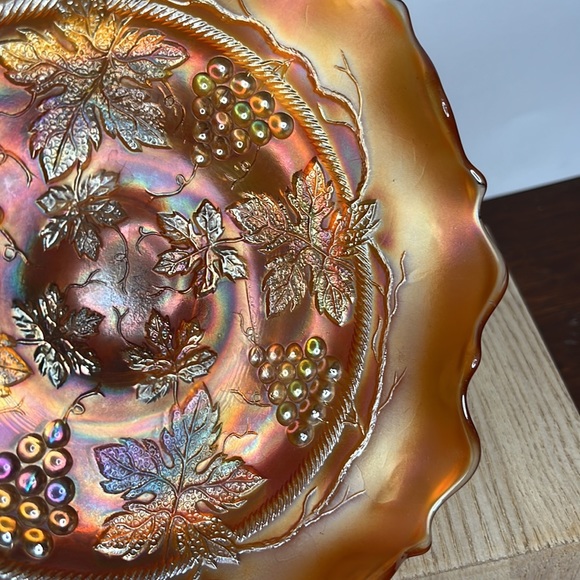 ✨ Vintage Fenton Marigold Carnival Glass Bowl – Grape & Cable Ruffled ✨ - Picture 8 of 16